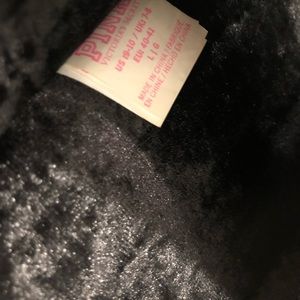 PINK Victoria's Secret Shoes - nwot VS PINK Slippers PINK Victoria's Secret Shoes - nwot VS PINK Slippers